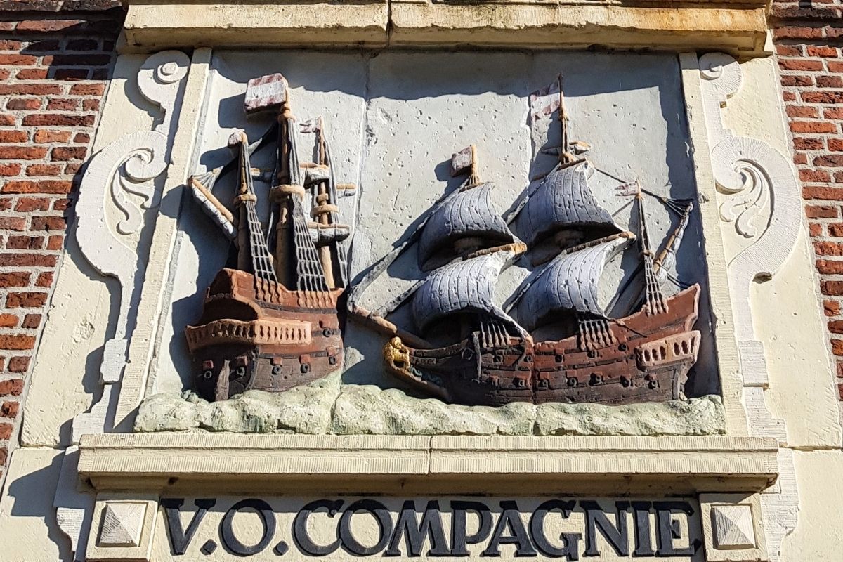 Hoorn VOC Gevelsteen